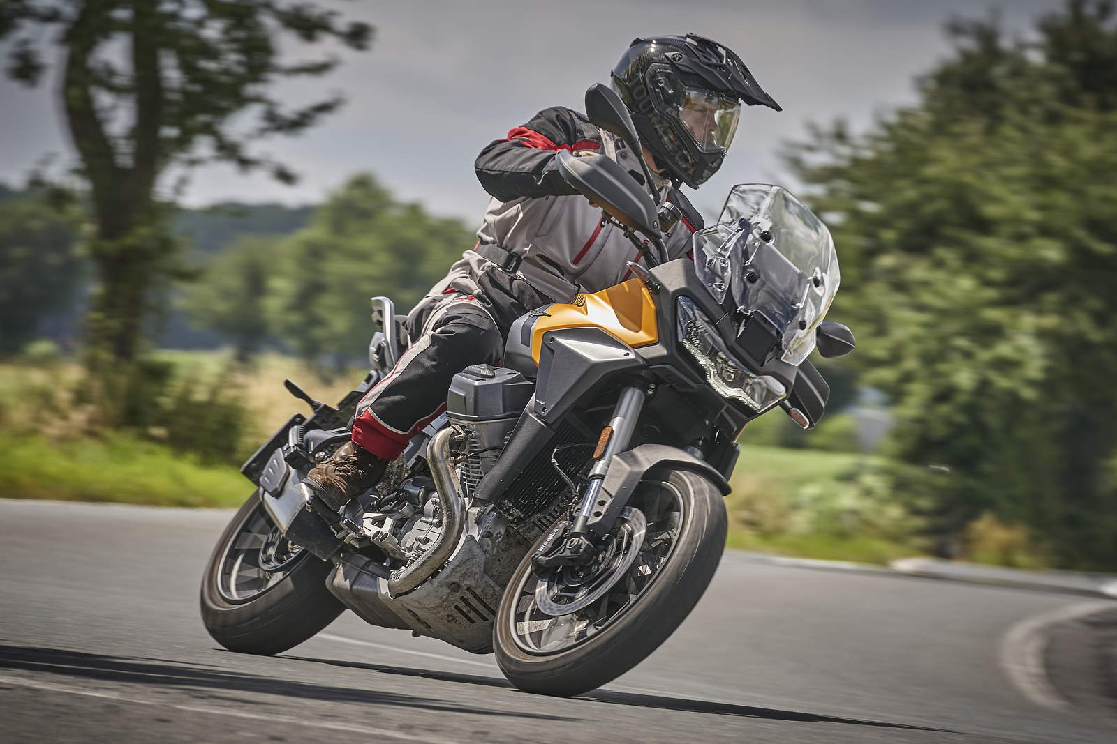 Honda Africa Twin CRF 1100 vs Moto Guzzi Stelvio